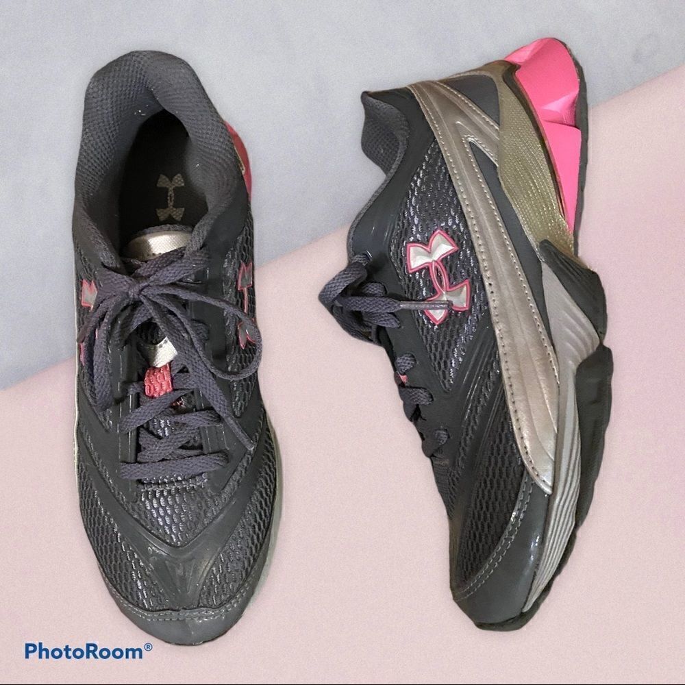 Under Armour tennis shoes 